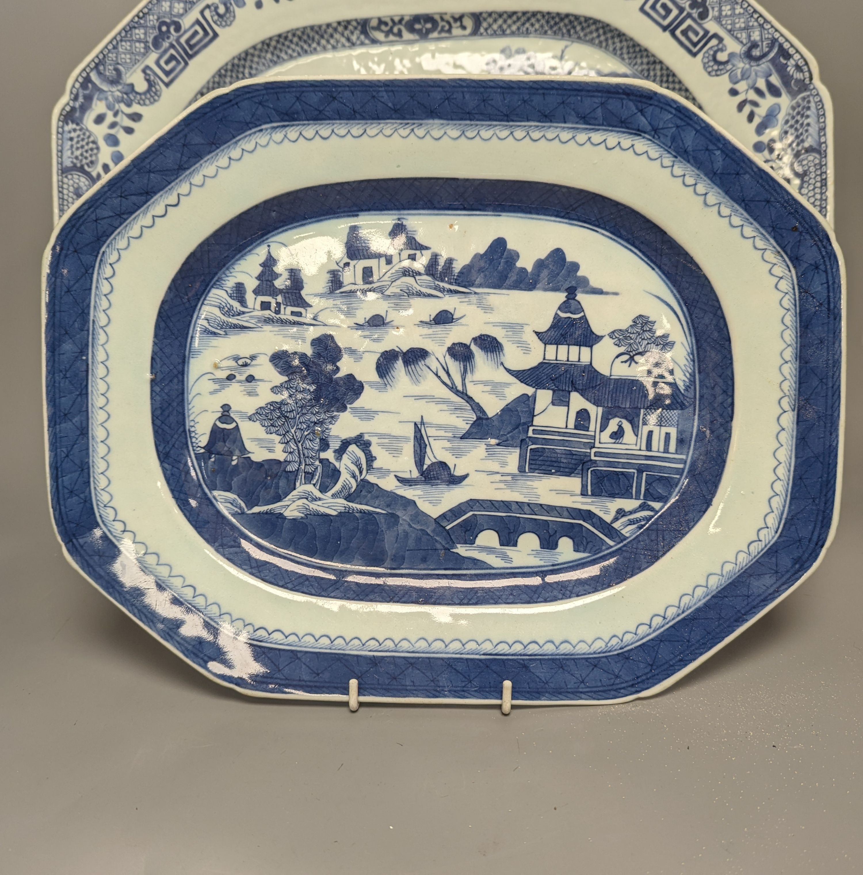 Two 18th/19th century Chinese export blue and white octagonal meat plates, 46cm and 36cm